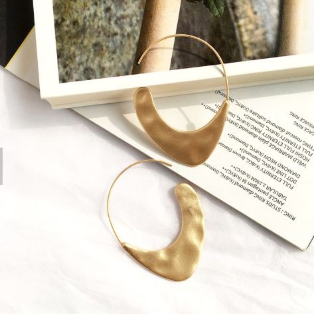 Hammered Goldtone Jewelry Geometric Hoop Earrings - Picture 4 of 4